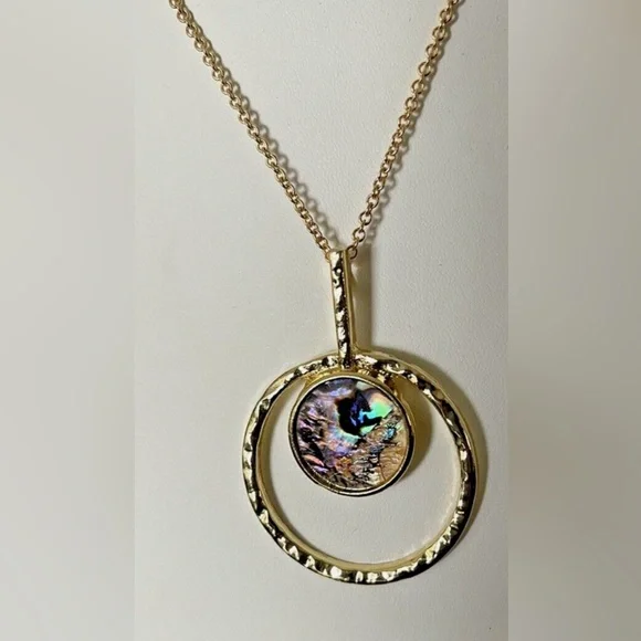 Gold Mother of Pearl Pendant Necklace - Picture 4 of 4